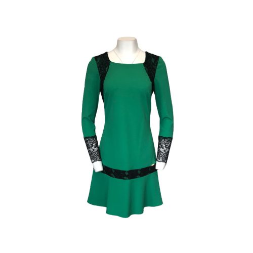 Fűzöld színű ruha fekete csipke díszítéssel