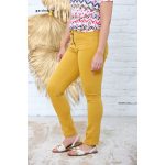 étymologie okkersárga nadrág